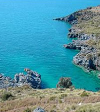 paradisiaci fondali e paesini ricchi di storia