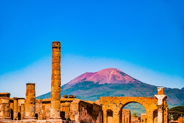 Napoli in visita a Pompei e al Vesuvio