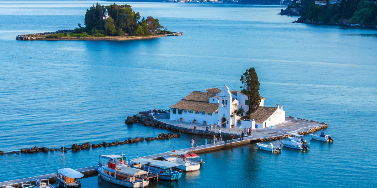 https://blog.logitravel.it/wp-content/uploads/2023/06/Kanoni-corfu-shutterstock_517350907-scaled.jpg