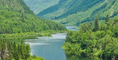 Canada Orientale con una notte alle cascate del Niagara e paesaggi naturali incontaminati Canada Orientale con una notte alle cascate del Niagara e paesaggi naturali incontaminati