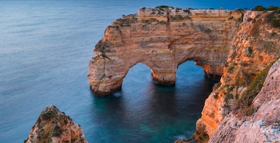 Scopri la costa dell'Algarve in barca con attività incluse
