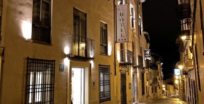 Hotel Leonor De Aquitania