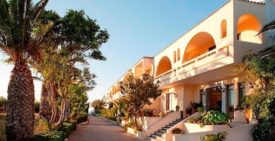 Marinos Beach Hotel