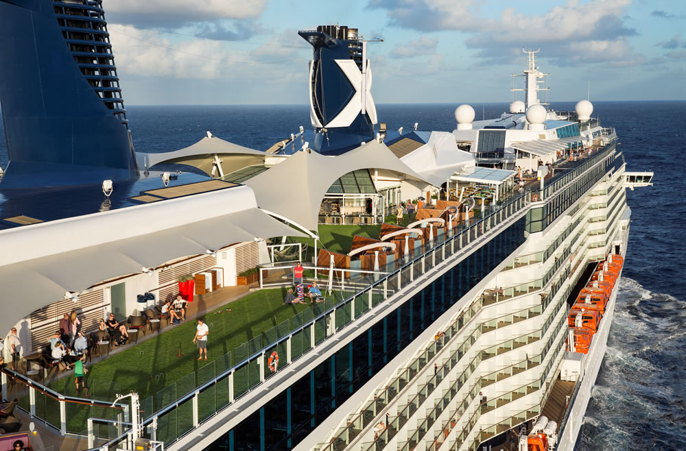 Foto Celebrity Reflection8