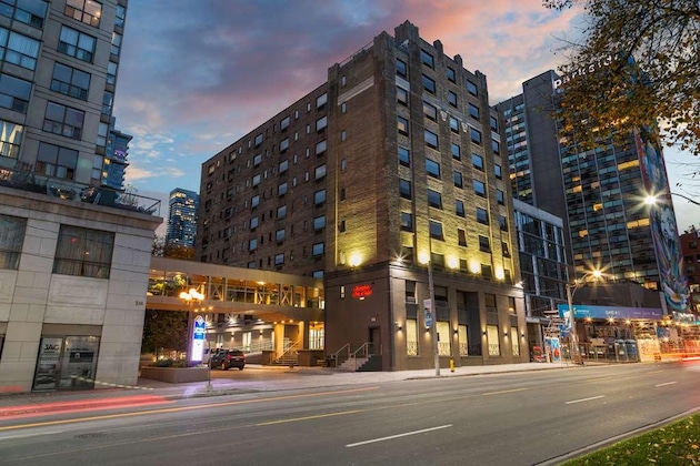 Gallery - Hampton Inn & Suites By Hilton Toronto Downtown