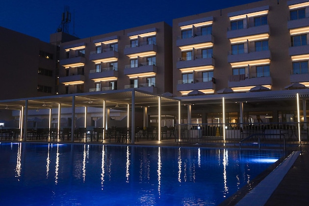 Gallery - Queen's Bay Hotel