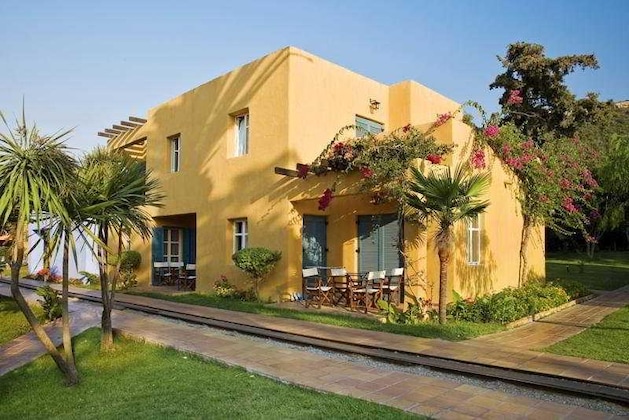 Gallery - Miramare Park Suites & Villas