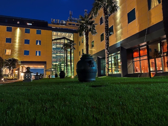 Gallery - Royal Garden Hotel