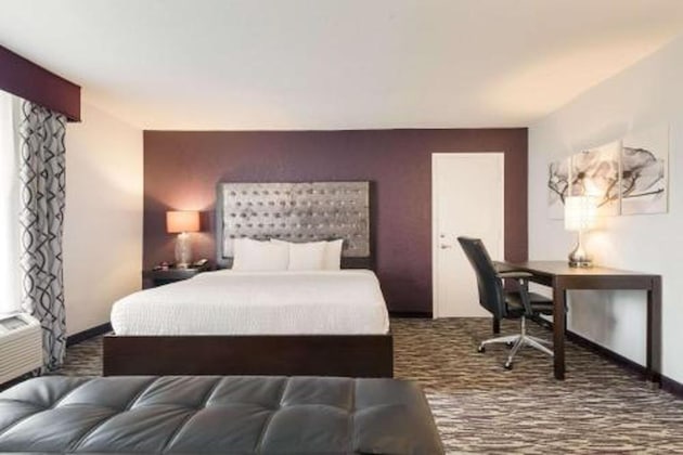 Gallery - Clarion Inn & Suites Across From Universal Orlando Resort