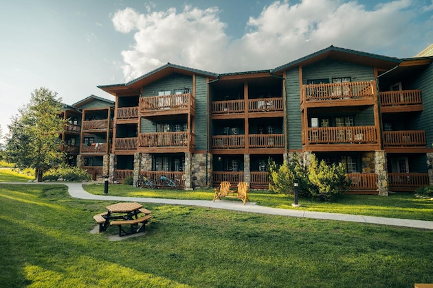 Gallery - Lake Louise Inn
