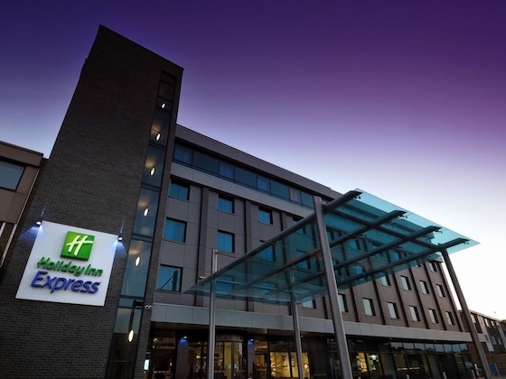 Gallery - Holiday Inn Express London Heathrow T5 By Ihg