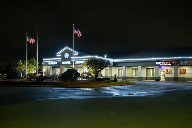Gallery - Clarion Hotel Detroit Metro Airport