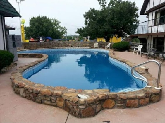 Gallery - Oyo Hotel Windmill Branson