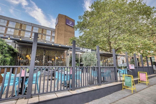 Gallery - Premier Inn London Hampstead