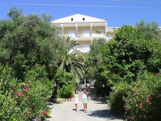 Gallery - Hotel Ipsos Beach