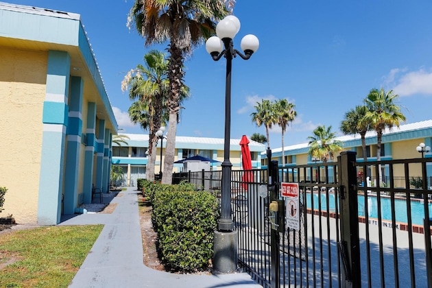 Gallery - Garnet Inn & Suites
