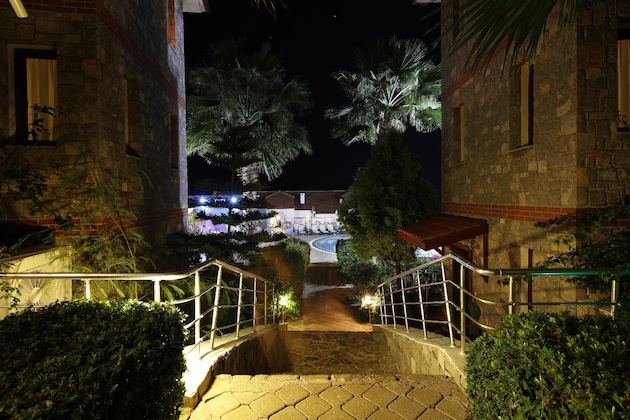 Gallery - Golden Life Heights Deluxe Suite Hotel - Adults Only