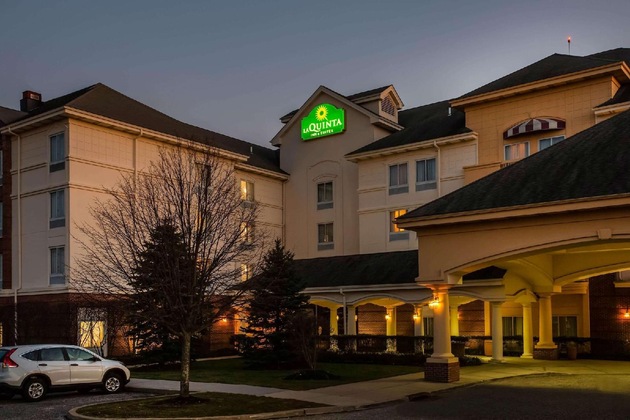 Gallery - La Quinta Inn & Suites by Wyndham Islip - MacArthur Airport