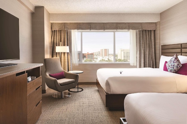 Gallery - Coast Edmonton Plaza Hotel By Apa