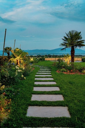 Gallery - Everness Hotel & Resort