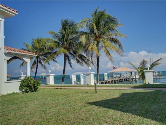 Gallery - Isla Bonita Yacht Club