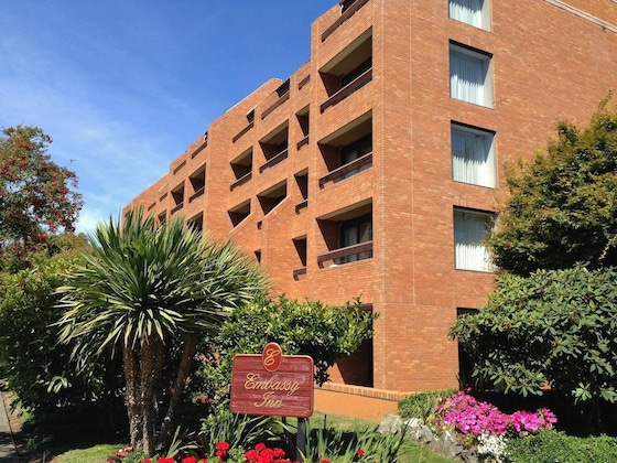 Gallery - Embassy Inn