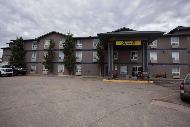 Gallery - Super 8 By Wyndham Whitecourt