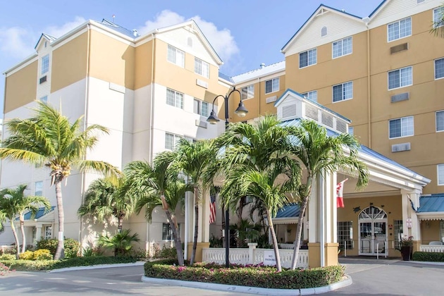 Gallery - Hampton By Hilton Grand Cayman Seven Mile Beach