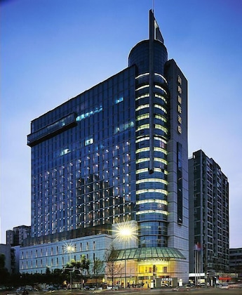 Gallery - Rainbird International Hotel