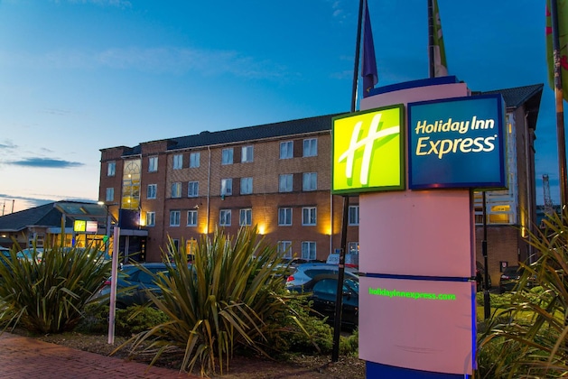 Gallery - Holiday Inn Express Cardiff Bay By Ihg