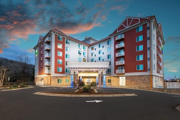 Gallery - Holiday Inn Express & Suites Asheville Downtown, An Ihg Hotel