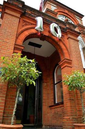 Gallery - Palmers Lodge Swiss Cottage