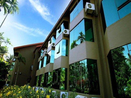Gallery - De Rhu Beach Resort