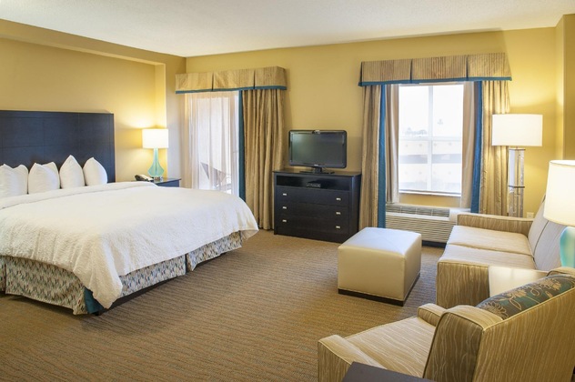 Gallery - Hampton Inn & Suites St. Petersburg Downtown