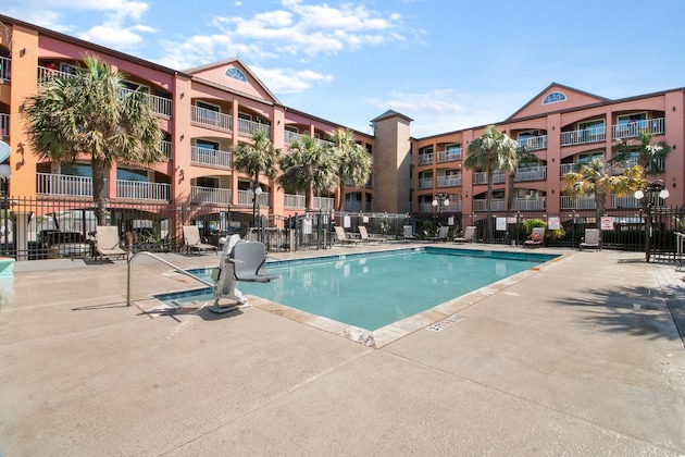 Gallery - Clarion Pointe Galveston - Beachfront