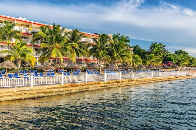 Gallery - Grand Decameron Montego Beach, A Trademark All-Inclusive Resort