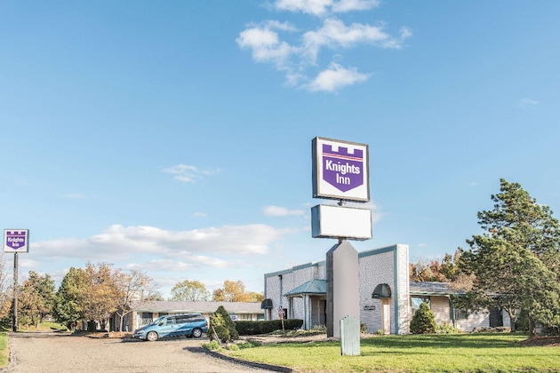 Gallery - Knights Inn Canton