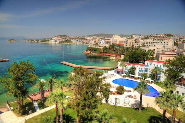 Gallery - Le Bleu Hotel & Resort