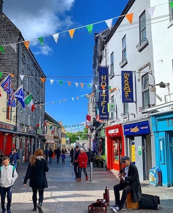 Gallery - Snoozles Quay Street Tourist Hostel- Galway