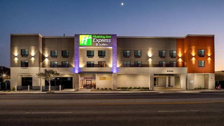 Gallery - Holiday Inn Express & Suites Chatsworth By Ihg