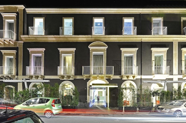 Gallery - Romano House