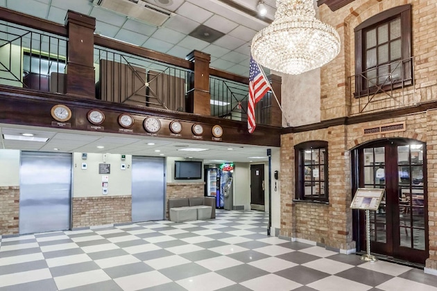 Gallery - Howard Johnson By Wyndham Newark Airport