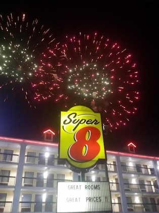 Gallery - Super 8 By Wyndham Pigeon Forge Dollywood Lane