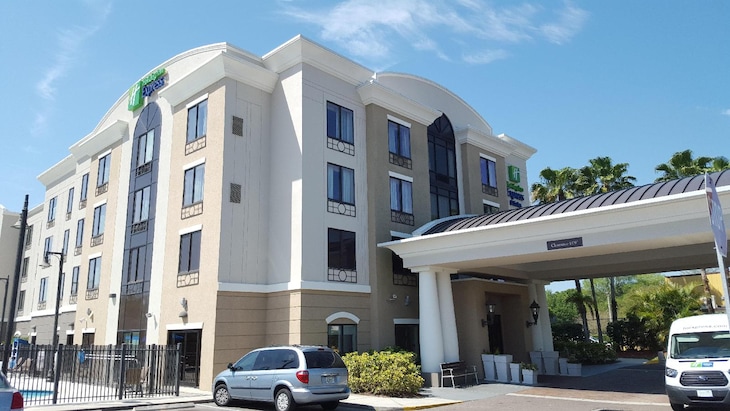 Gallery - Holiday Inn Express & Suites Tampa Usf Busch Gardens By Ihg