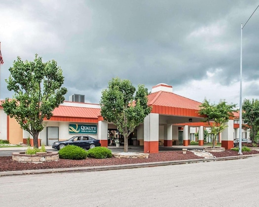 Gallery - Quality Inn & Suites Kansas City I-435N Near Sports Complex