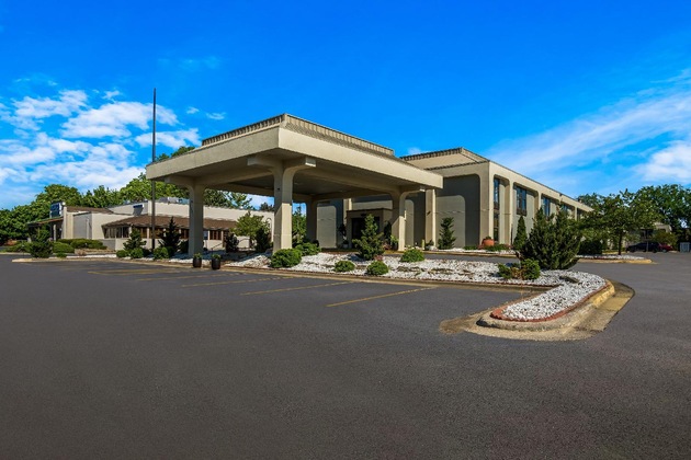 Gallery - Clarion Inn & Suites Airport