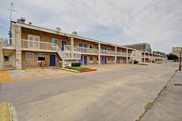 Gallery - Motel 6 San Antonio Downtown - Market Square
