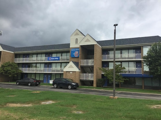 Gallery - Motel 6 Nashville