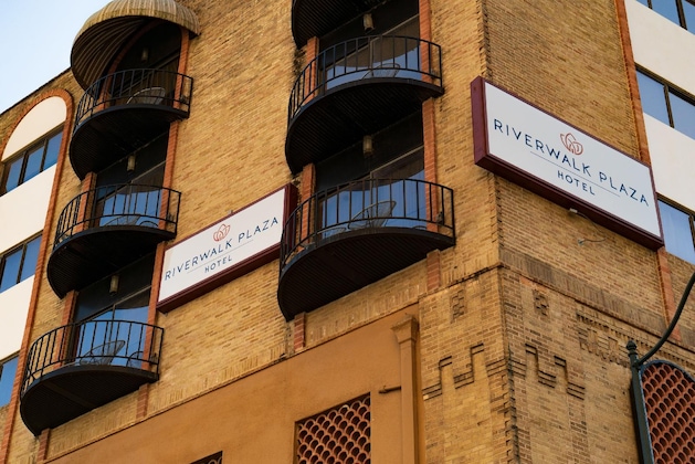 Gallery - Riverwalk Plaza