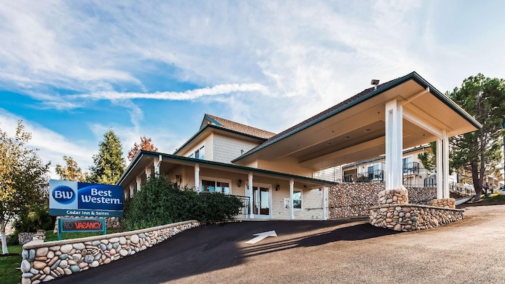 Gallery - Best Western Cedar Inn & Suites